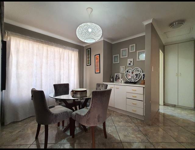 2 BEDROOM SIMPLEX FOR SALE IN COUNTRY VIEW